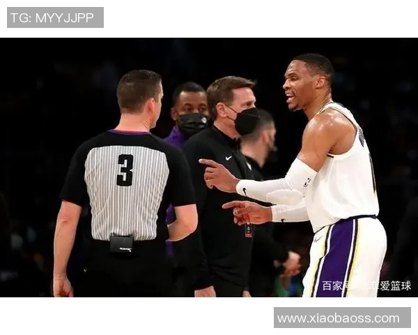 武汉篮球队配合问题引发热议球迷与专家观点交锋分析