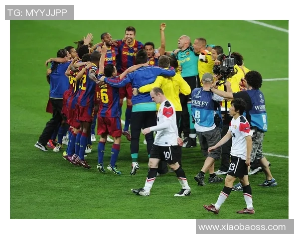 探索足球旧版的魅力与历史演变，重温经典赛事与传奇球员的辉煌瞬间